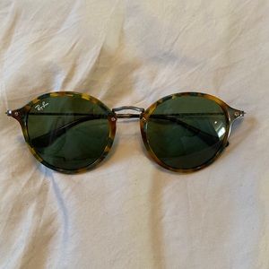 Ray-Ban Round Fleck Sunglasses